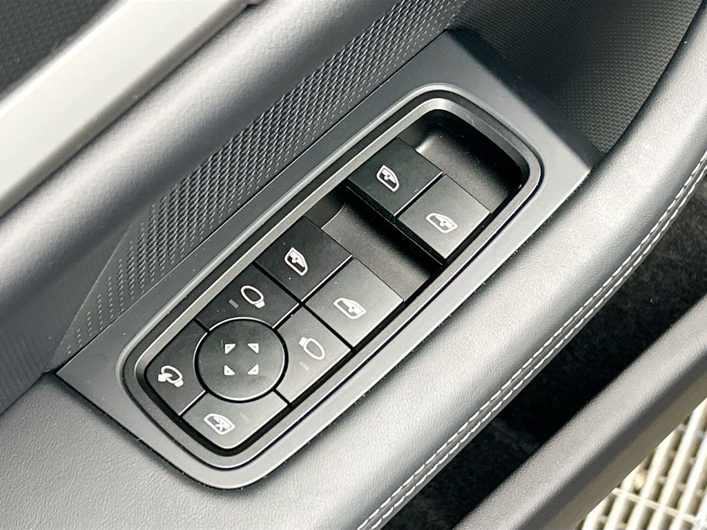 Thumbnail: 2026 Porsche Taycan - 24