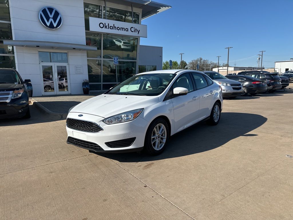 Oxford White 2015 Ford Focus SE Sedan Front-Wheel Drive 6-Speed Automatic