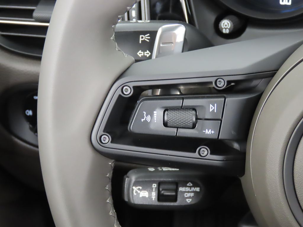 Thumbnail: 2026 Porsche Macan - 19