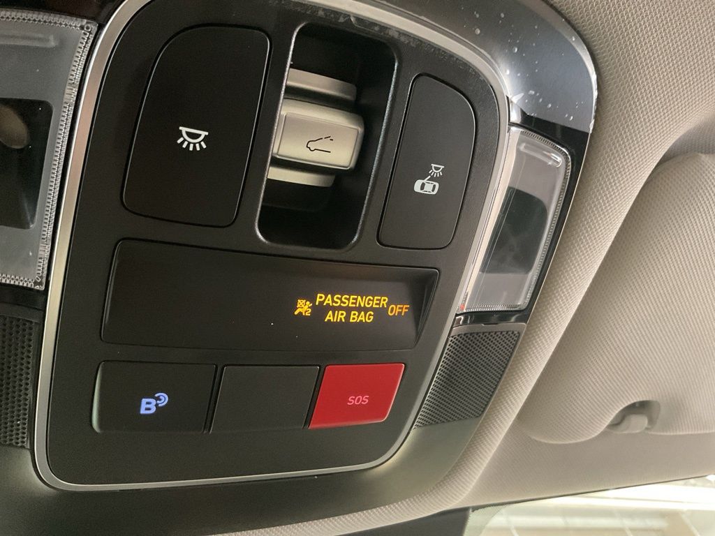 New 2025 Silver Hyundai SEL Convenience image 13
