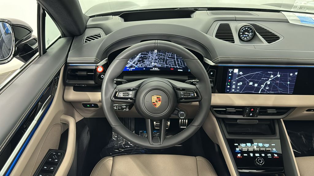 Thumbnail: 2025 Porsche Macan - 17