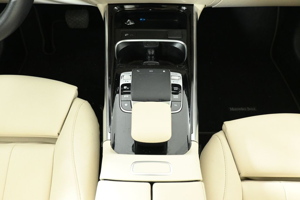 Thumbnail: 2020 Mercedes-Benz GLB - 24
