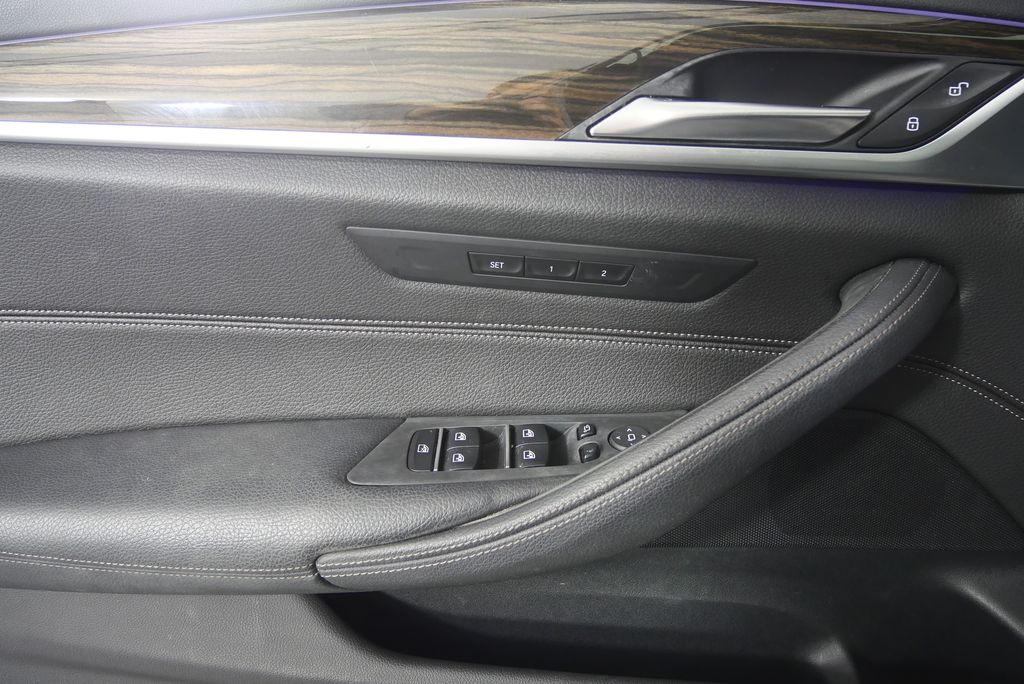 2019 BMW 5 Series 530i 9