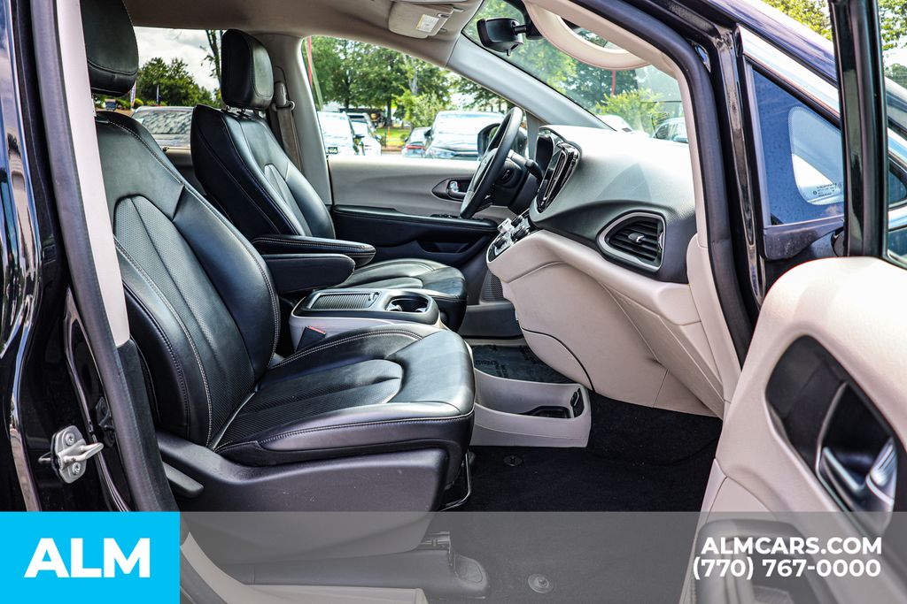 2023 Chrysler Pacifica Touring L photo 21