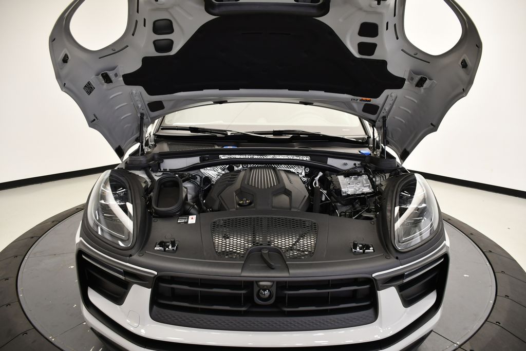 Thumbnail: 2026 Porsche Macan - 13