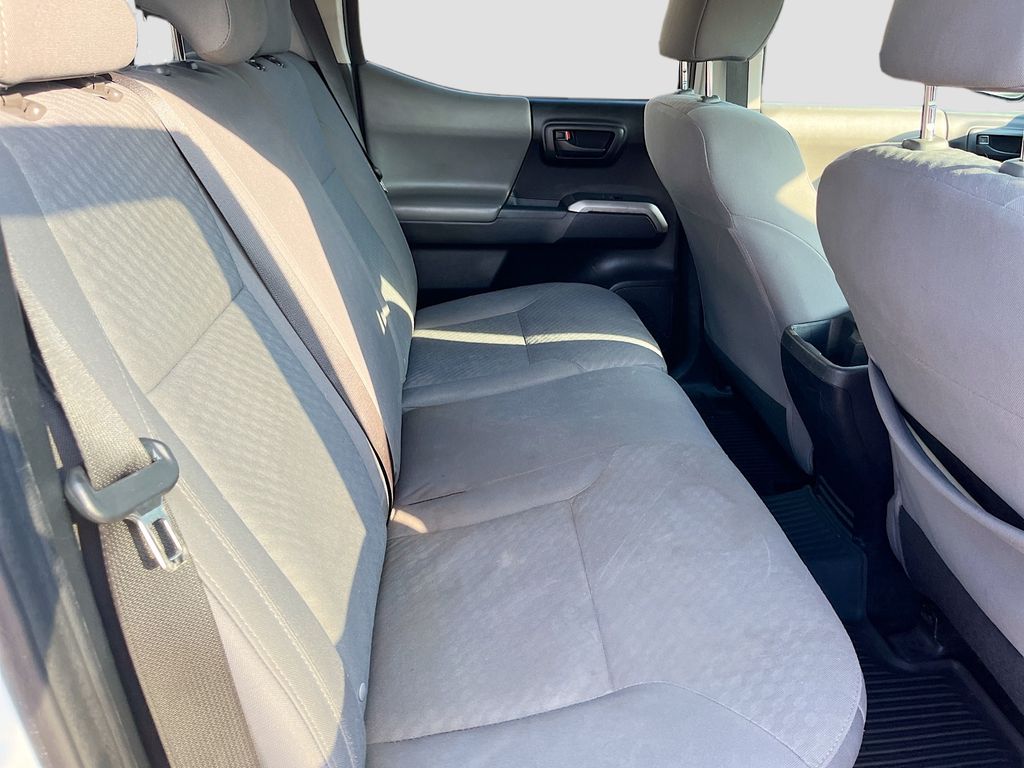 Used 2020 White Toyota SR5 image 25