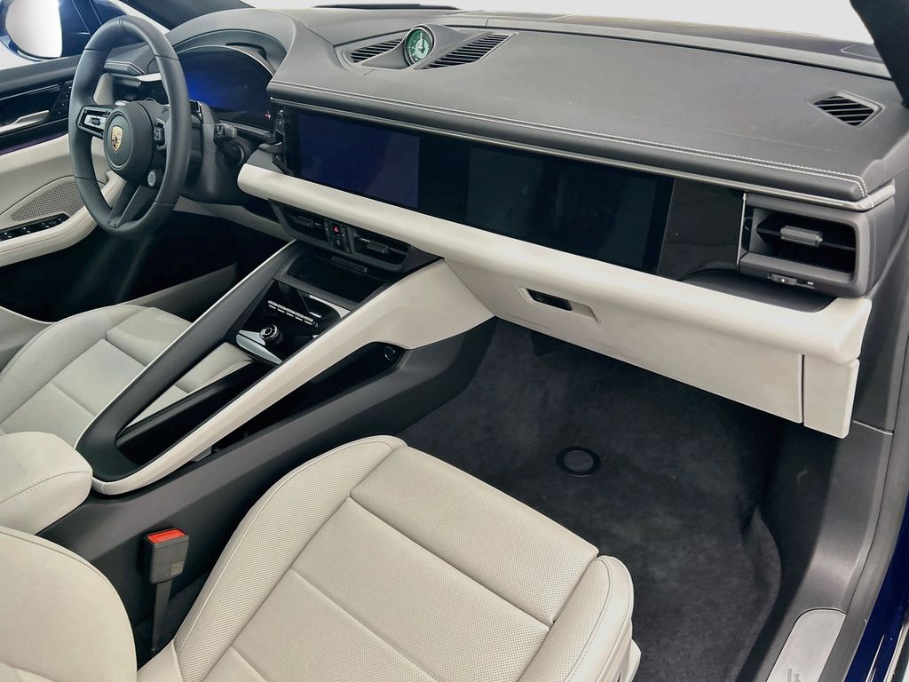 Thumbnail: 2026 Porsche Macan - 19