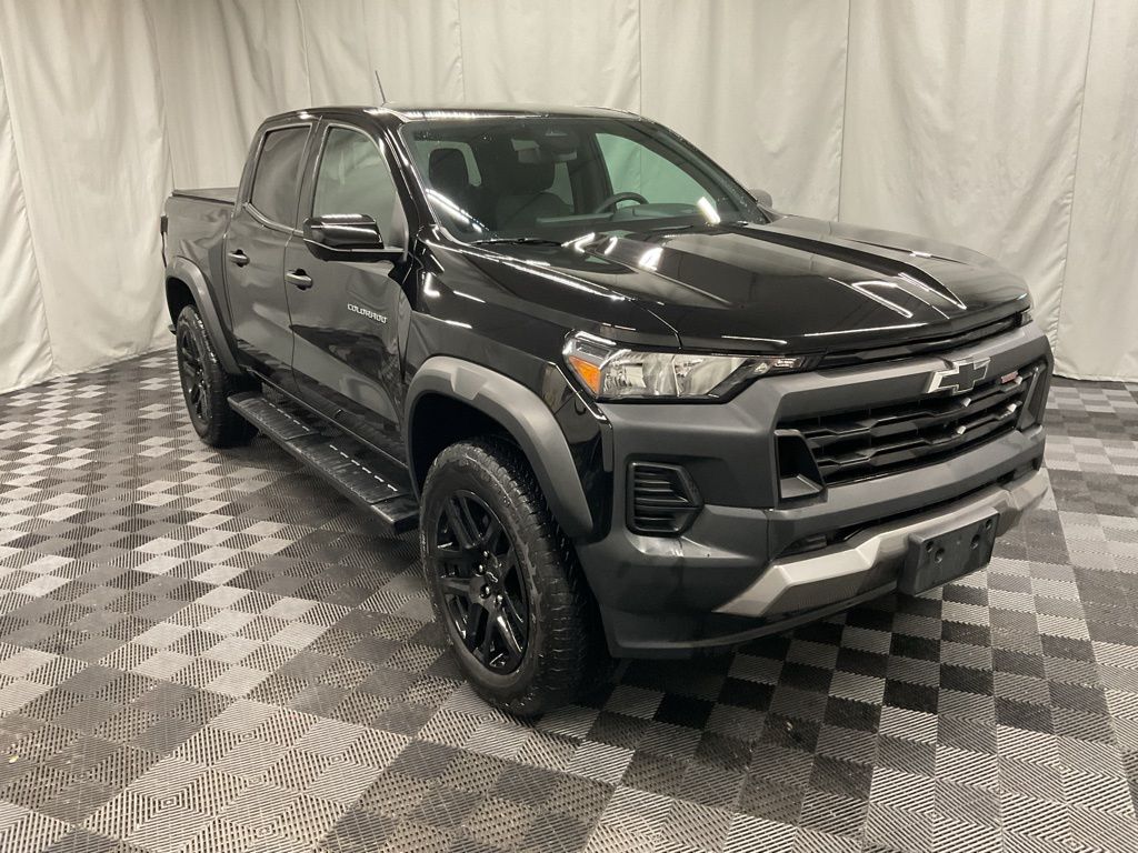 Black 2024 Chevrolet Colorado Trail Boss Crew Cab 4WD Pickup Truck Four-Wheel Drive 8-Speed Automatic