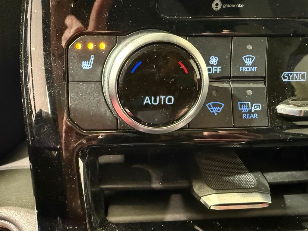 2022 Toyota Highlander XLE 32