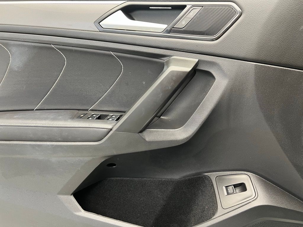 Thumbnail: 2022 Volkswagen Tiguan - 19