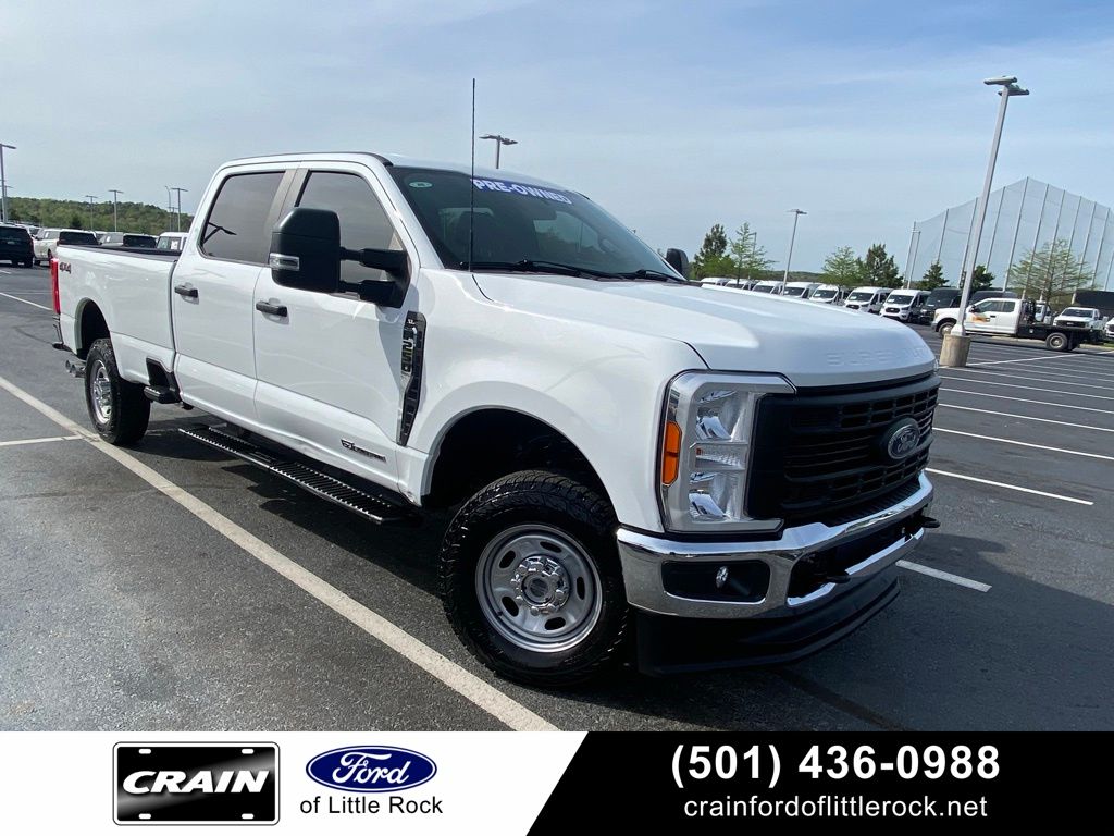 Oxford White 2023 Ford F-250 Super Duty XL Crew Cab 4WD Pickup Truck Four-Wheel Drive Automatic