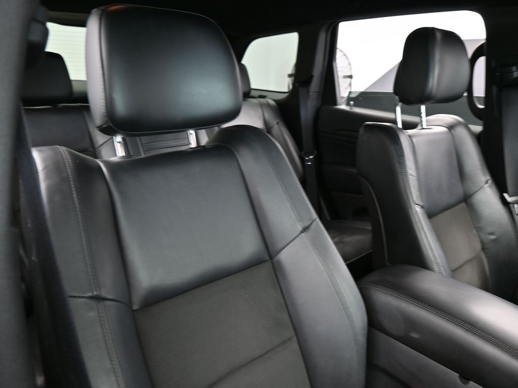 Used 2021 Diamond Black Crystal Pearlcoat Jeep Laredo X image 38