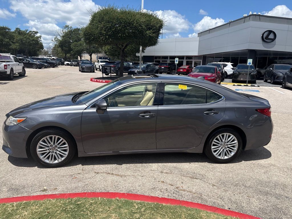 Thumbnail: 2015 Lexus ES - 2
