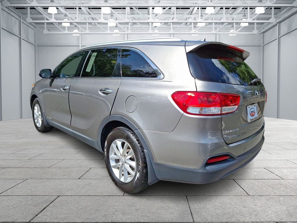Thumbnail: 2017 Kia Sorento - 6