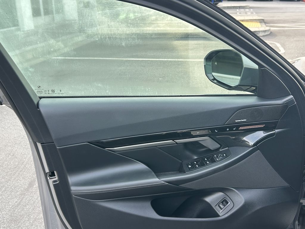 Thumbnail: 2024 BMW 5 Series - 11