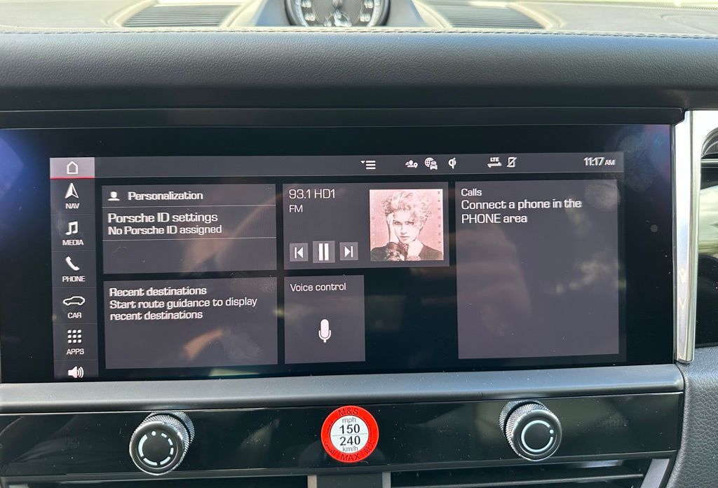 Thumbnail: 2026 Porsche Macan - 31