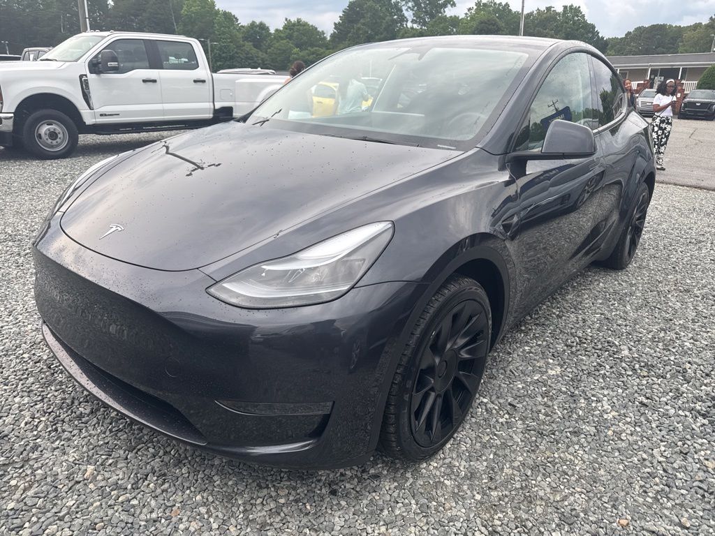 2024 Tesla Model Y Long Range Rear Wheel Drive's photo