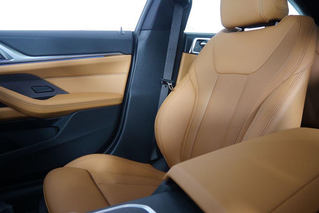 Thumbnail: 2025 BMW i4 - 23