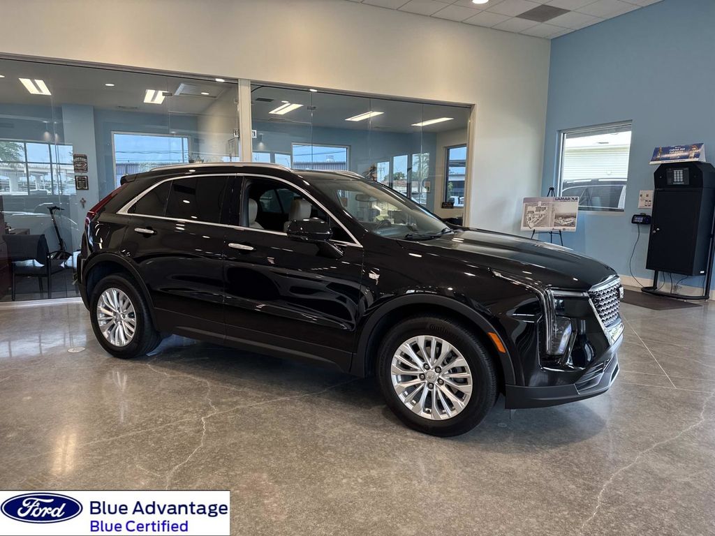2024 Cadillac XT4 Luxury FWD