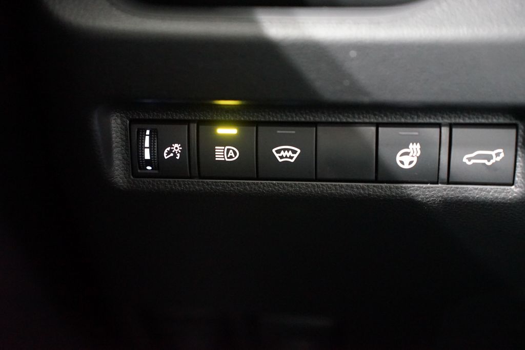2025 Toyota RAV4 XLE Premium 24