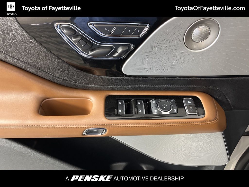 Thumbnail: 2023 Lincoln Aviator - 25