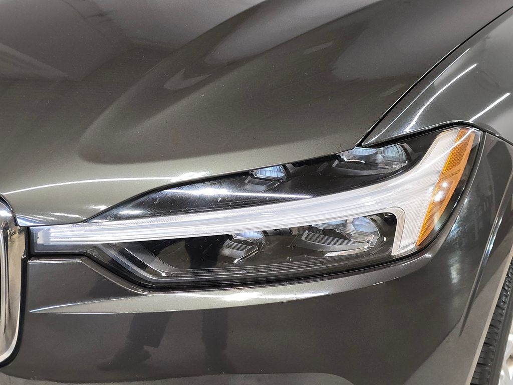 2021 Volvo XC60 T5 Momentum photo 9