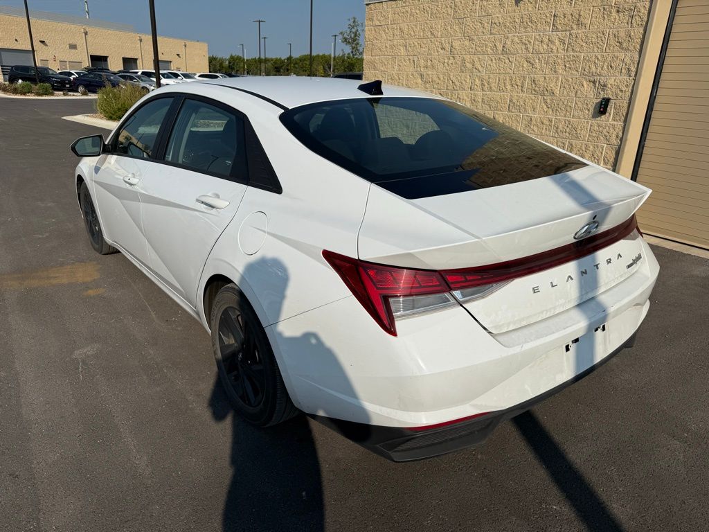 Thumbnail: 2022 Hyundai Elantra - 6