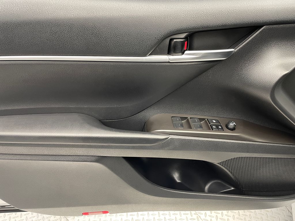 2023 Toyota Camry SE 9