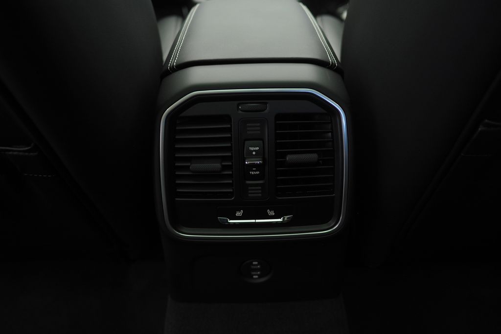 Thumbnail: 2026 Porsche Macan - 25