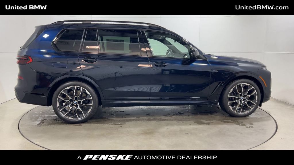2026 BMW X7 M60i 9