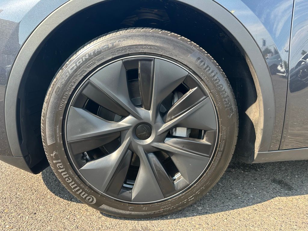 2025 Tesla Model Y Long Range