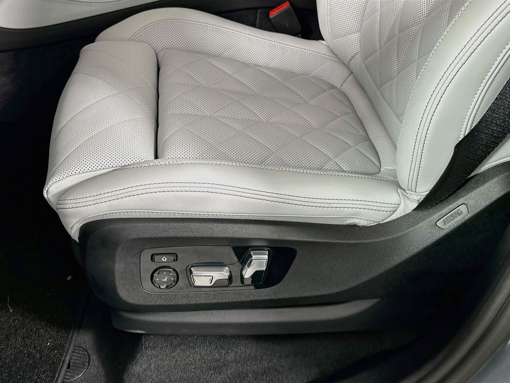 Thumbnail: 2026 BMW X5 - 21
