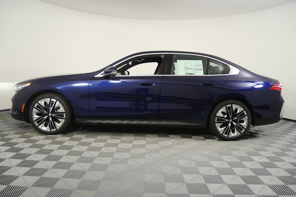 Thumbnail: 2026 BMW 5 Series - 6