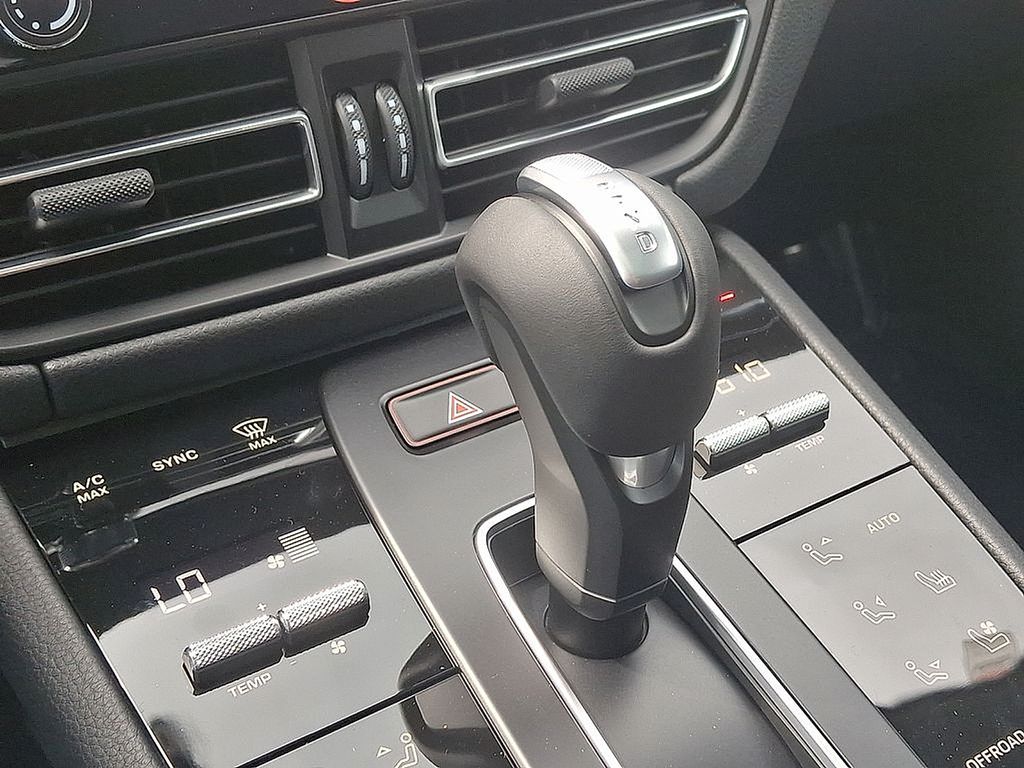 Thumbnail: 2026 Porsche Macan - 17