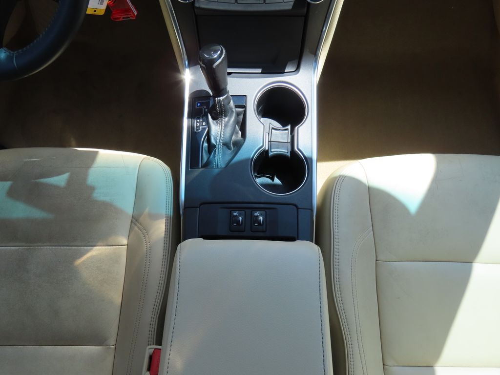 2017 Toyota Camry XLE 16