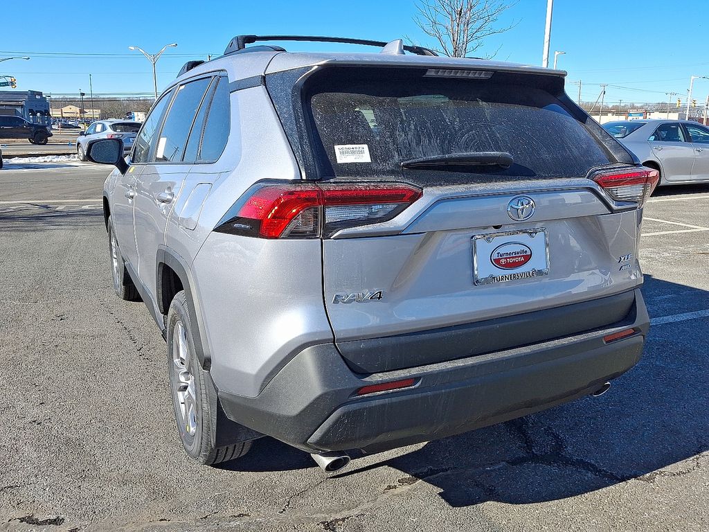 2025 Toyota RAV4 XLE 3