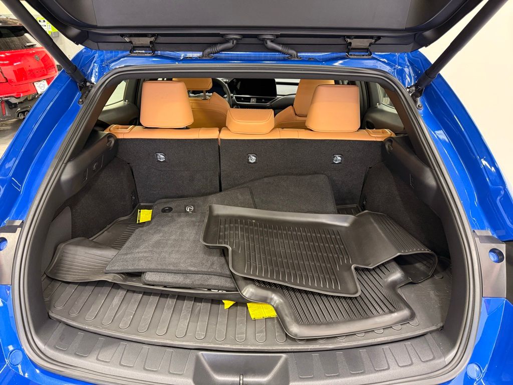 Thumbnail: 2025 Lexus UX - 24