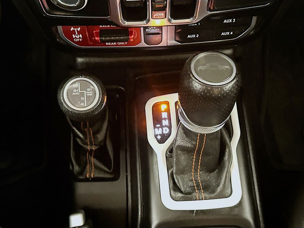 Used 2021 White Jeep Mojave image 15