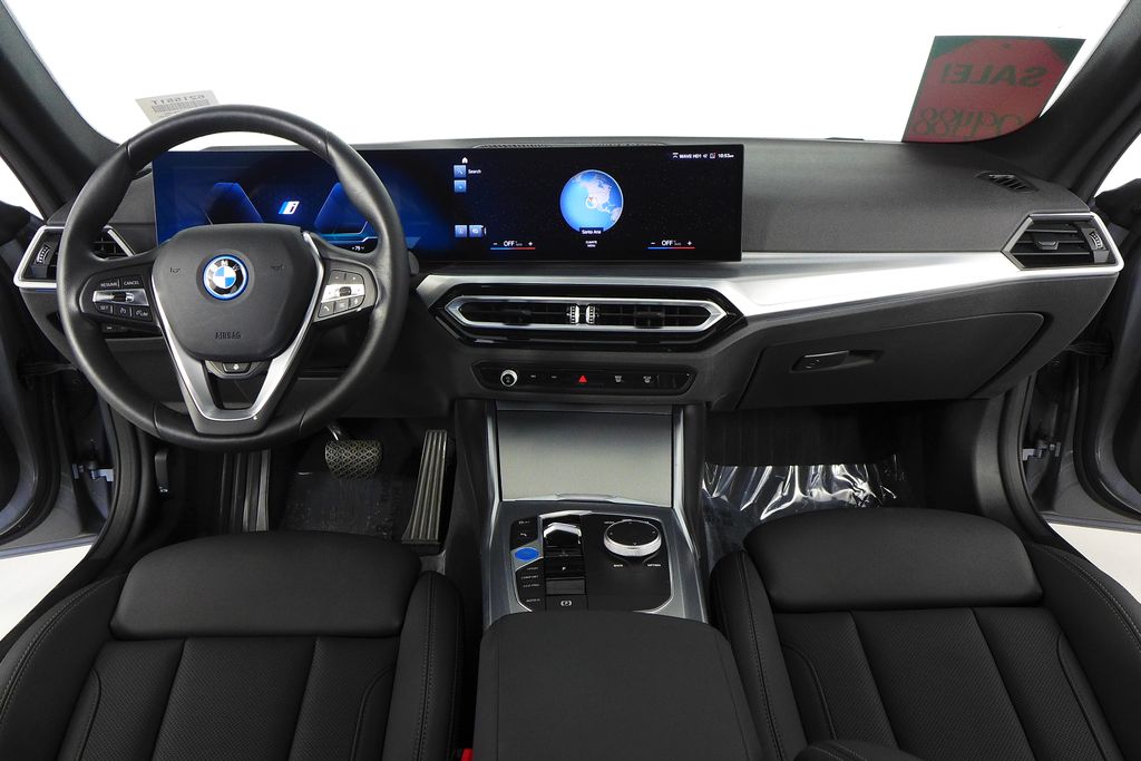 Thumbnail: 2023 BMW i4 - 25