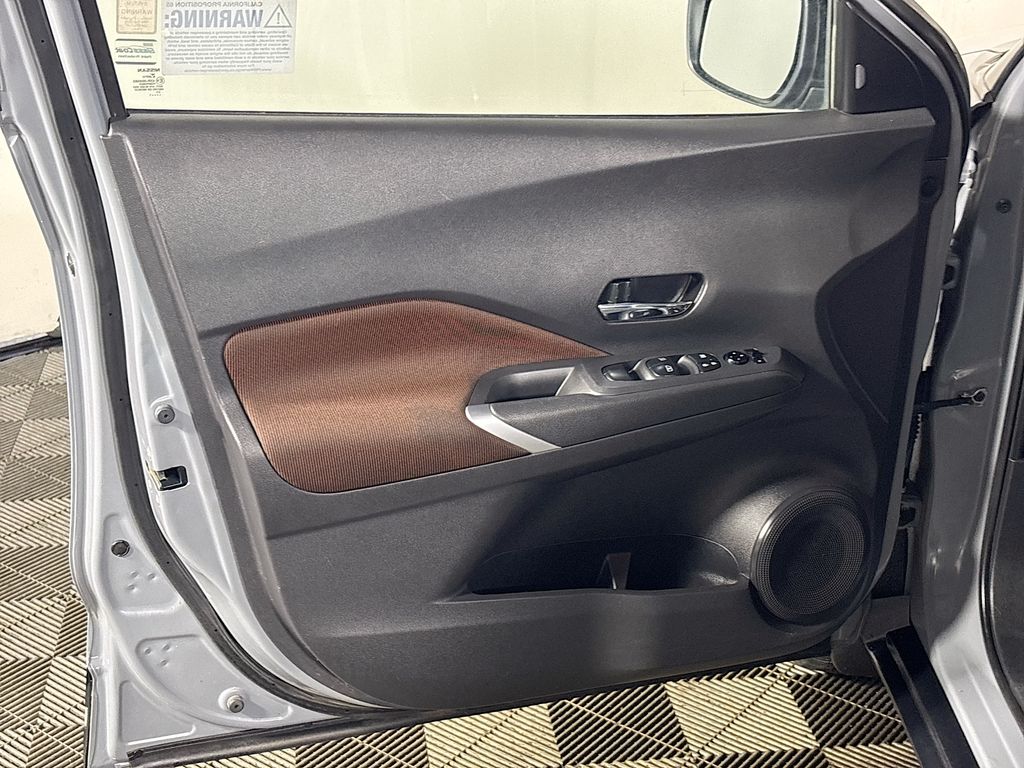 2021 Nissan Kicks SR