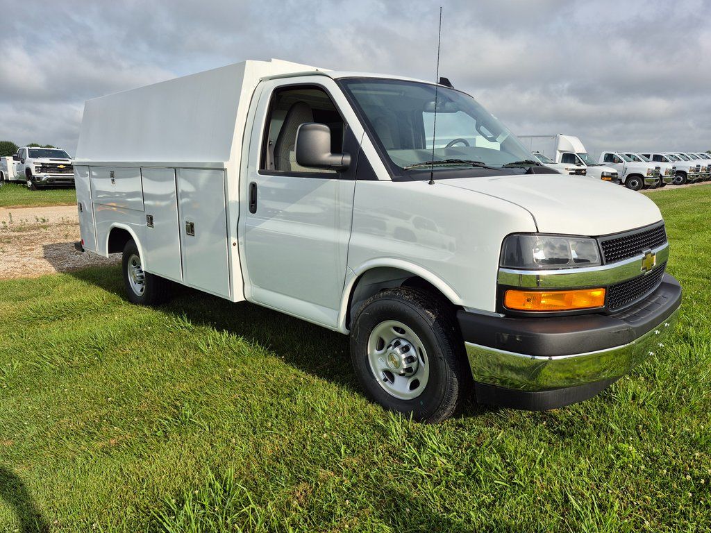 2025 Chevrolet Express Chassis 3500 Cutaway 139