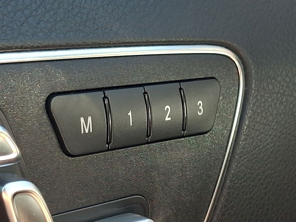 Thumbnail: 2014 Mercedes-Benz E-Class - 25