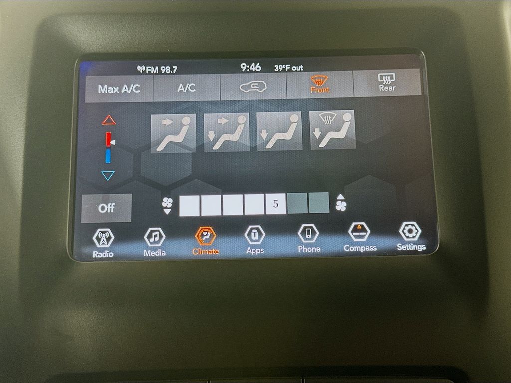 Used 2019 Red Jeep Latitude image 18