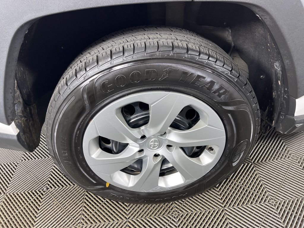 Thumbnail: 2021 Toyota RAV4 - 16