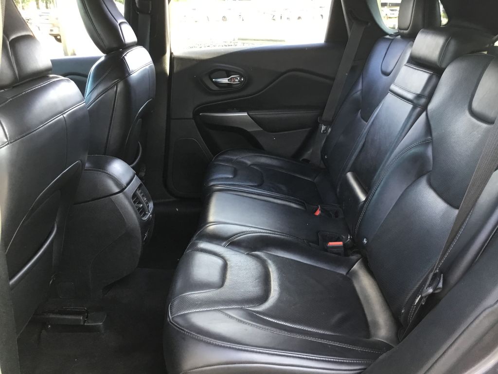 Thumbnail: 2019 Jeep Cherokee - 16