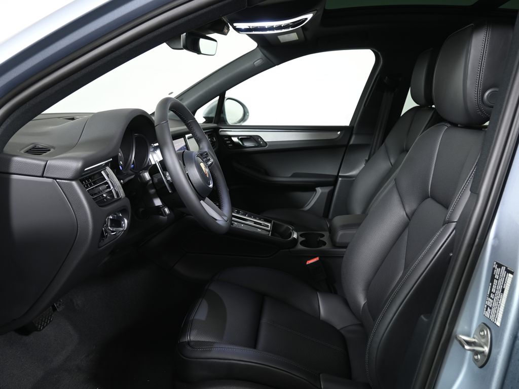 Thumbnail: 2026 Porsche Macan - 5