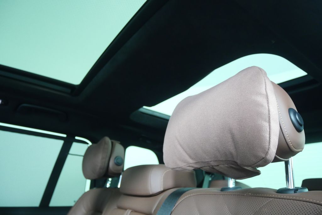 Thumbnail: 2026 BMW X7 - 16