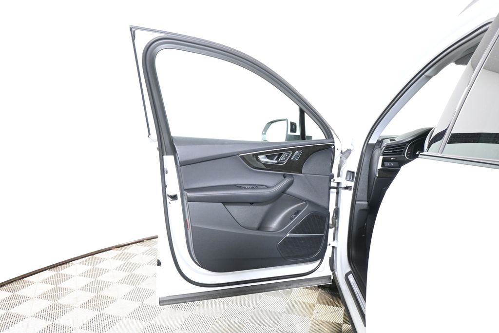 Thumbnail: 2023 Audi Q7 - 31