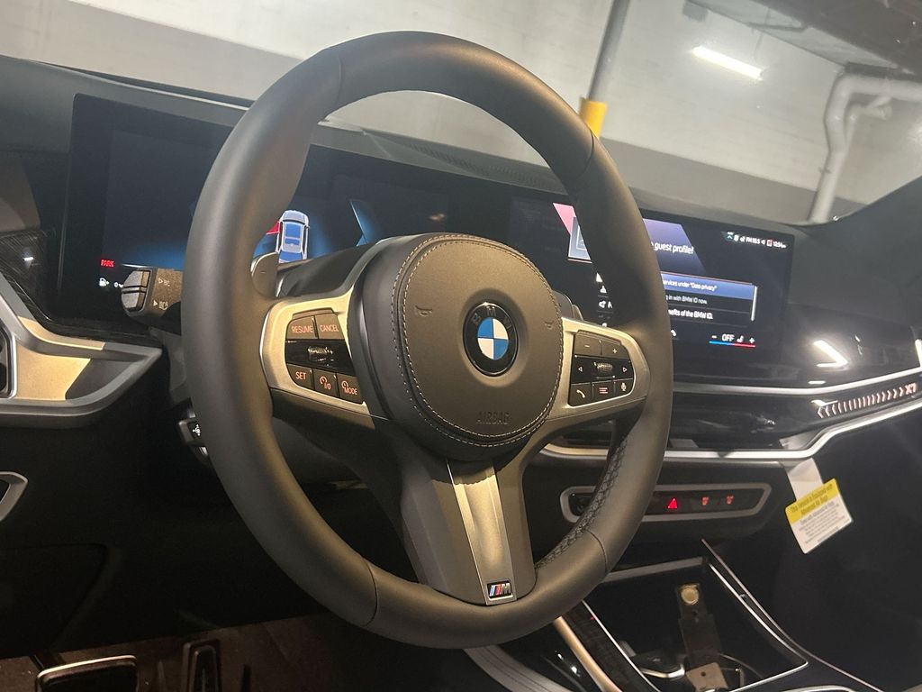 2025 BMW X7 xDrive40i 14