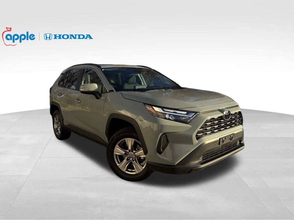 2023 Toyota RAV4 XLE's photo